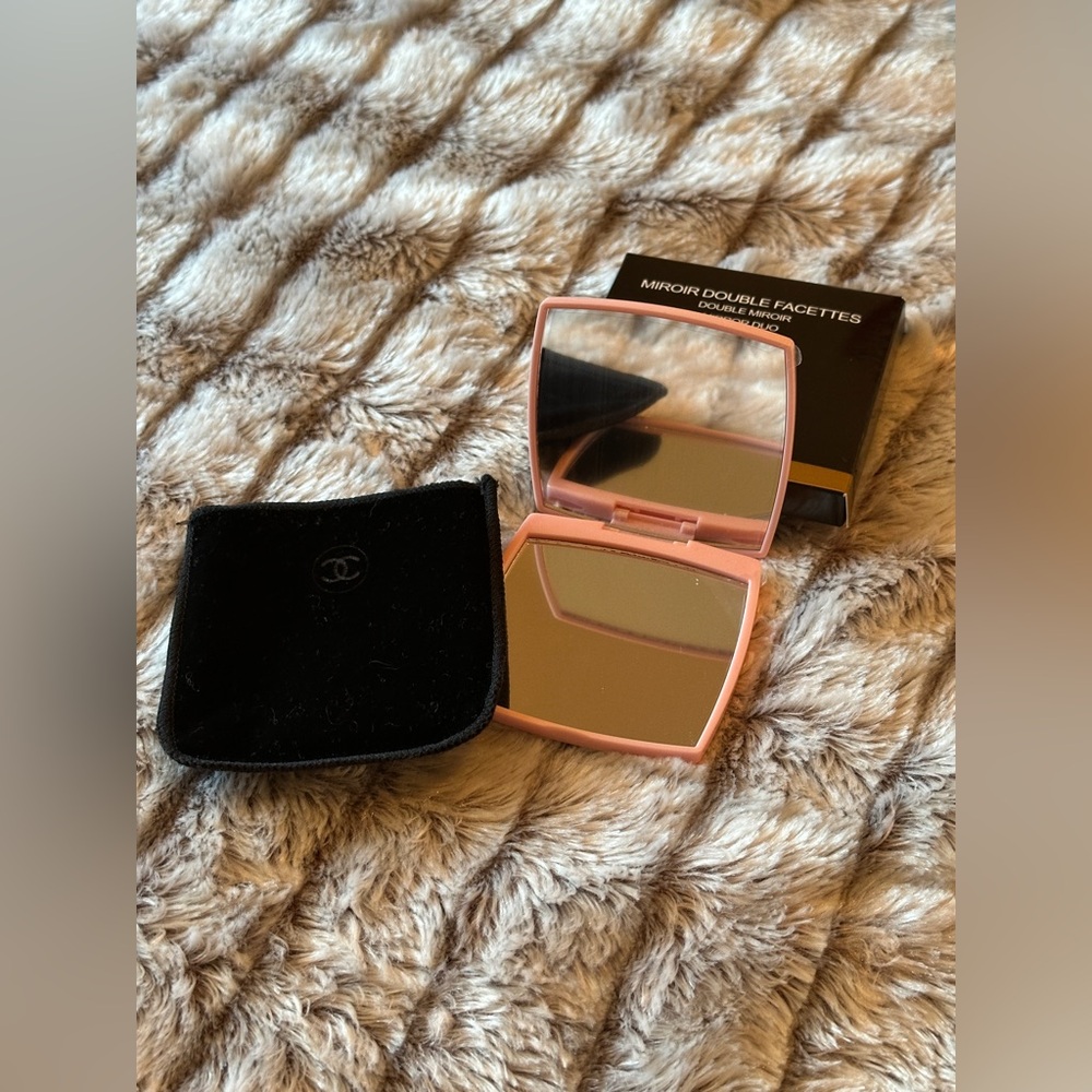 CHANEL Pink Double Mirror with Black Pouch - Picture 2 of 2